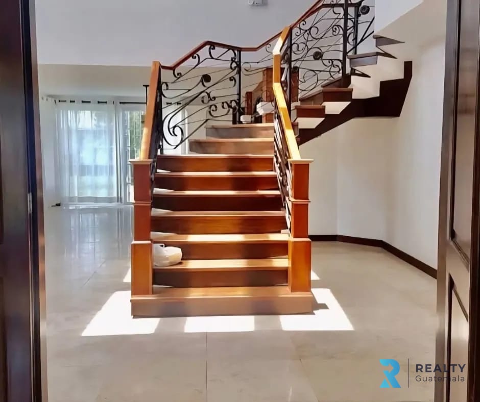 RENTO Casa Zona 4 — Casa en Alquiler en Zona 4, Guatemala, Ciudad — foto 3 de 17