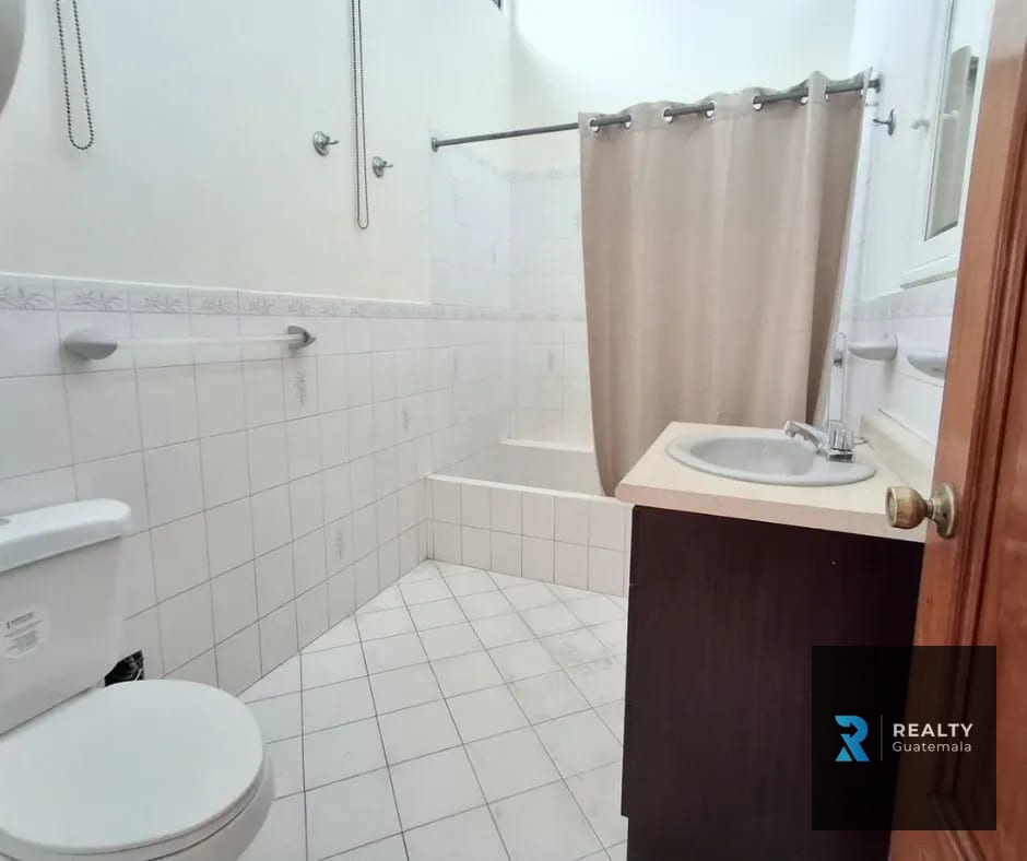 RENTO Casa Zona 4 — Casa en Alquiler en Zona 4, Guatemala, Ciudad — foto 10 de 16