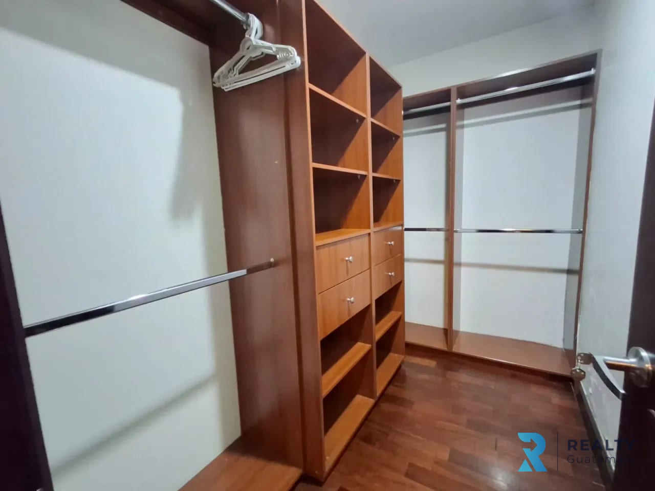 Rento Apartamento Santa Maria, Zona 10 — Apartamento en Alquiler en Santa María, Zona 10, Guatemala, Ciudad — foto 7 de 10