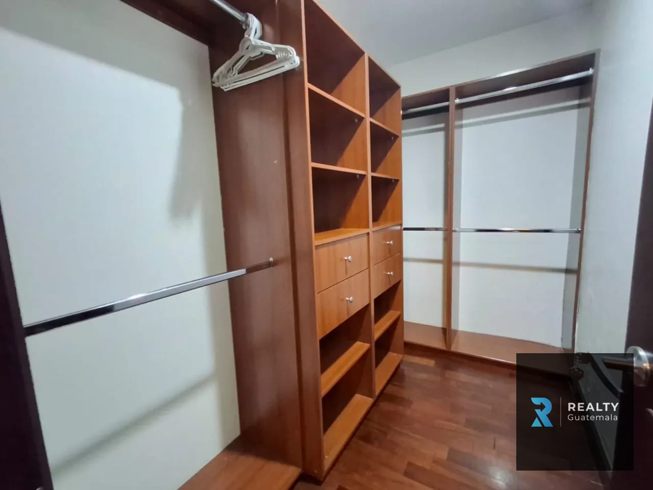 Rento Apartamento Santa Maria, Zona 10 — Apartamento en Alquiler en Santa María, Zona 10, Guatemala, Ciudad — foto 7 de 10