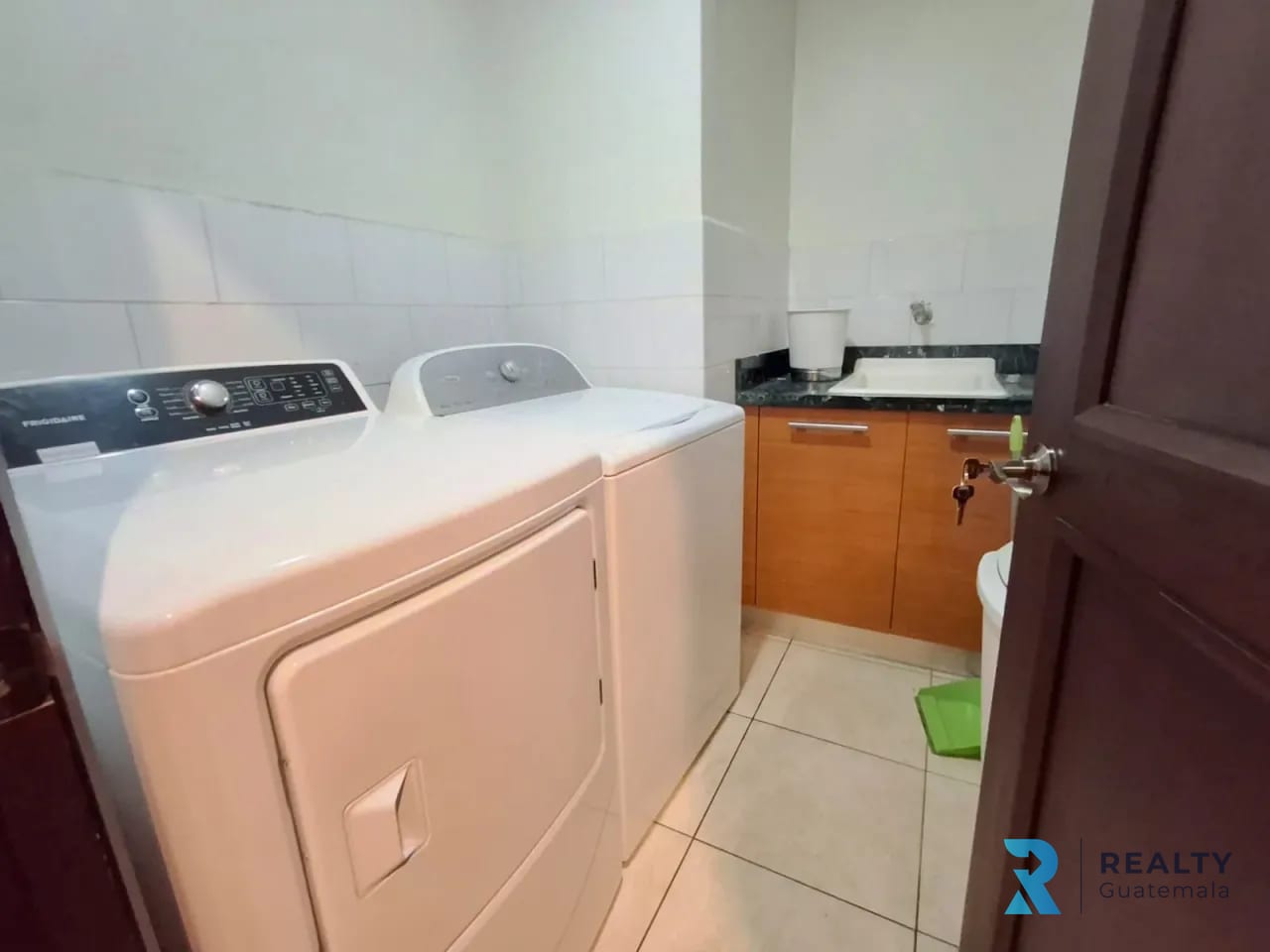 Rento Apartamento Santa Maria, Zona 10 — Apartamento en Alquiler en Santa María, Zona 10, Guatemala, Ciudad — foto 10 de 10