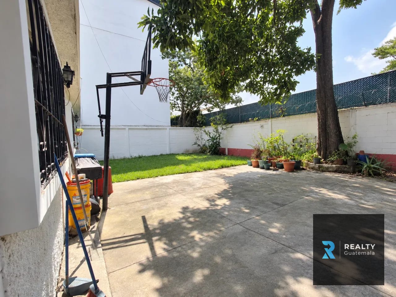 Propiedad en renta zona 14, frente Europlaza Excelente punto !!! — Casa en Alquiler en Europlaza, Zona 14, Guatemala, Ciudad — foto 2 de 8