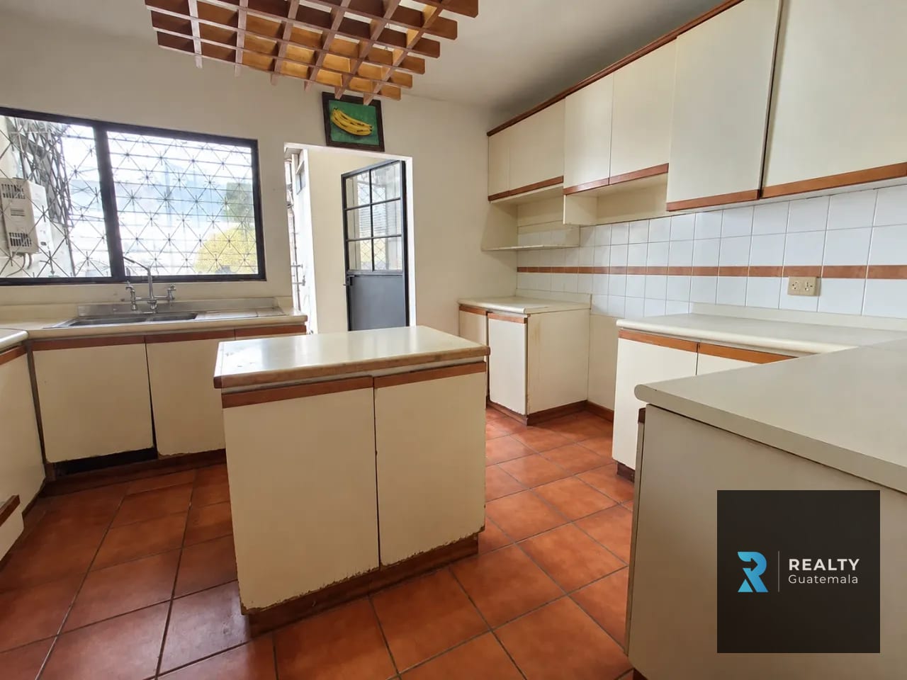 Propiedad en renta zona 14, frente Europlaza Excelente punto !!! — Casa en Alquiler en Europlaza, Zona 14, Guatemala, Ciudad — foto 6 de 8