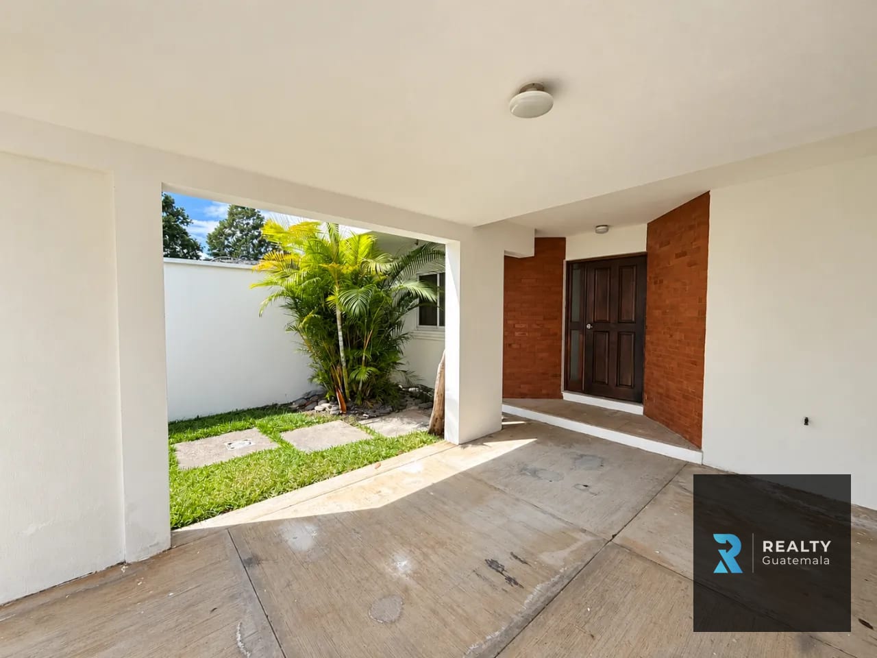 Alquiler Casa Zona 16 Jardines de San Isidro — Casa en Alquiler en Jardines de San Isidro, Zona 16, Guatemala, Ciudad — foto 1 de 8