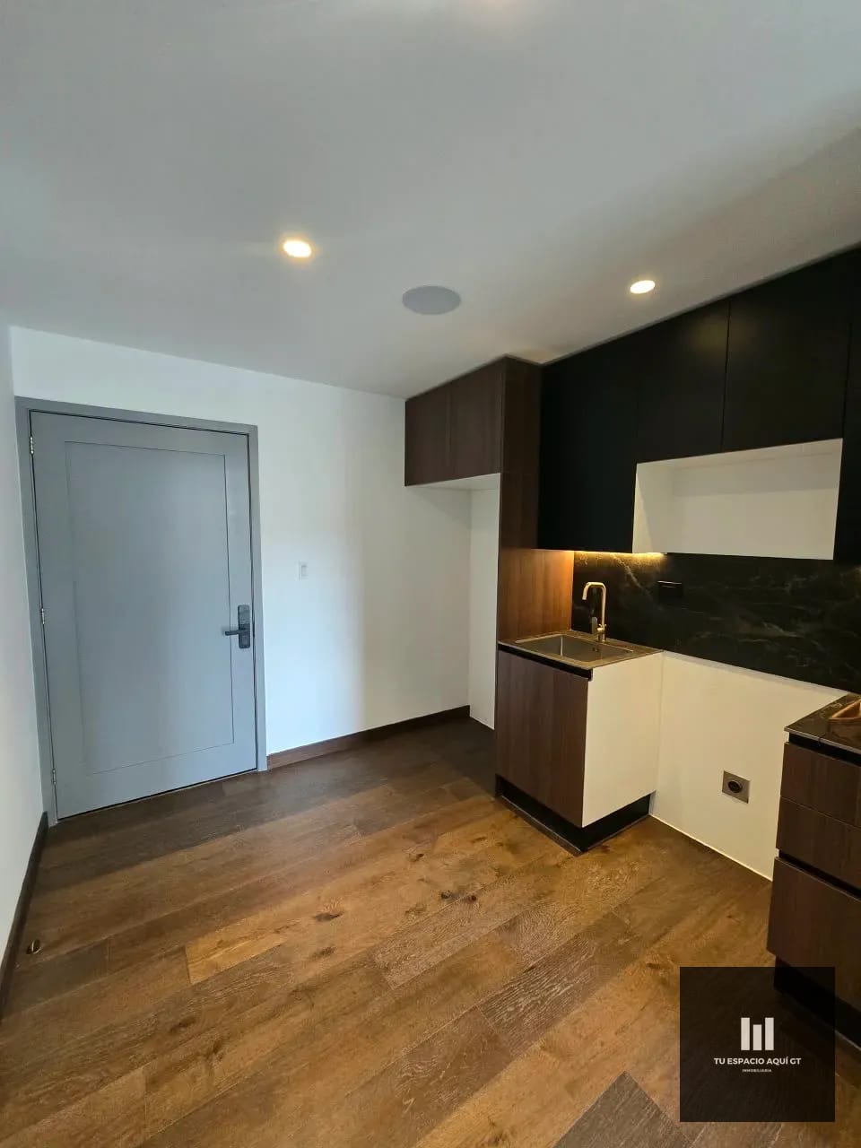 Apartamento En Venta de 1 Habitación En Edificio Atarah , Zona 10 — Apartamento en Venta en Atarah, Zona 10, Guatemala, Ciudad — foto 1 de 8
