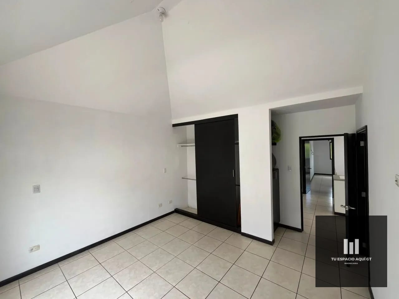 Hermosa Casa En Venta En Vistas San Isidro, Zona 16 — Casa en Venta en Vistas de San Isidro, Zona 16, Guatemala, Ciudad — foto 3 de 13