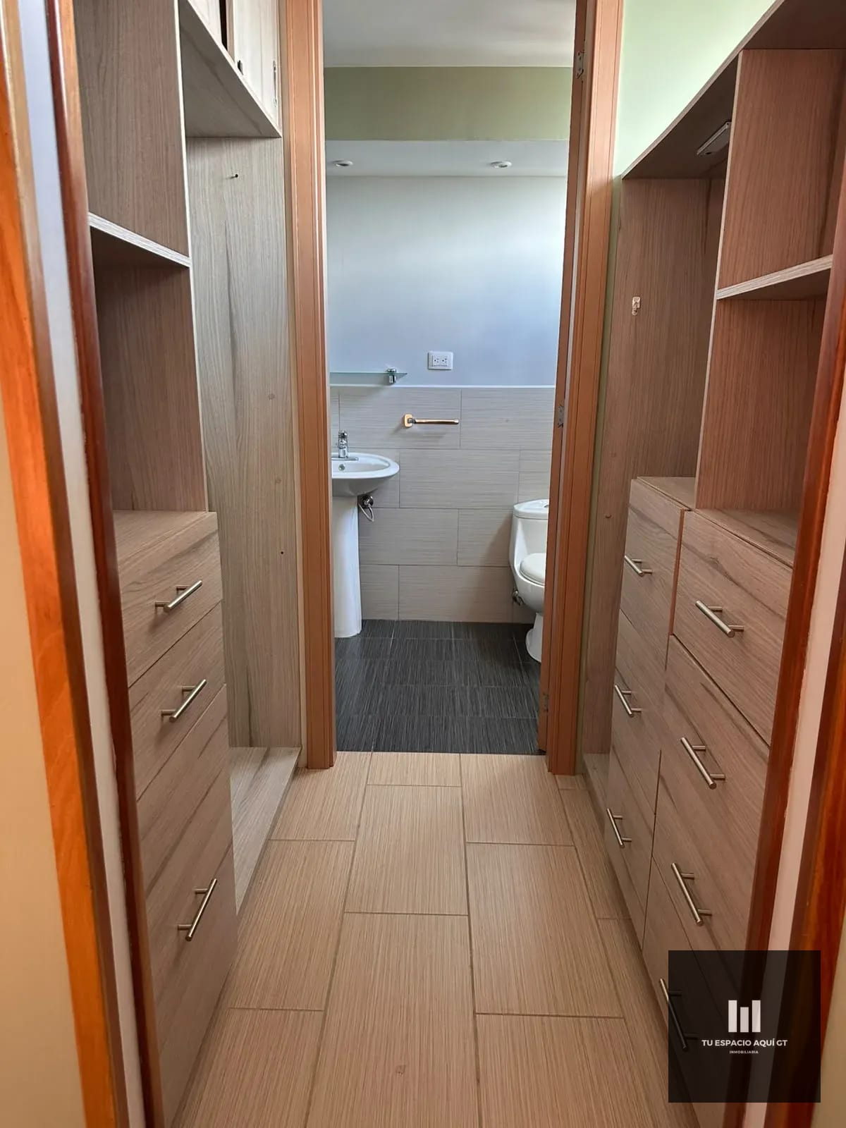Precioso Apartamento En Venta En Condado La Villa,Zona 14 — Apartamento en Venta en Condado La Villa, Zona 14, Guatemala, Ciudad — foto 10 de 14