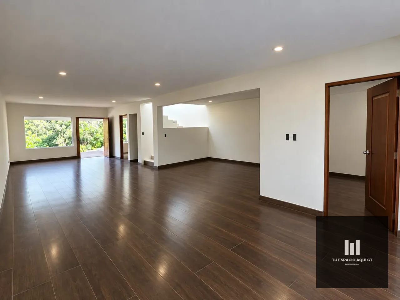 Bella Casa En Venta En Bosques De Vista Al Lago, Santa Catarina Pinula — Casa en Venta en Santa Catarina Pinula, Guatemala, Ciudad — foto 3 de 7