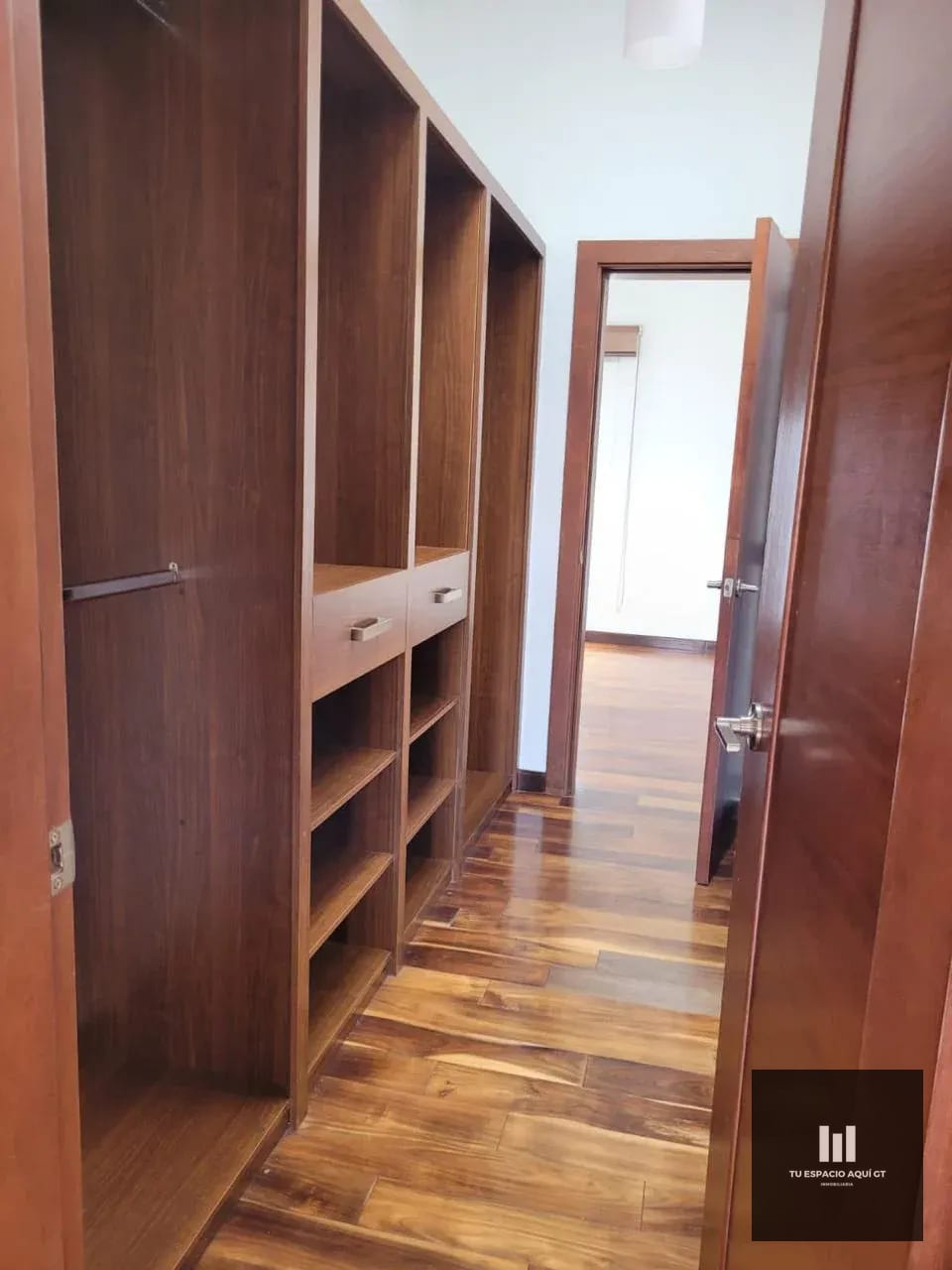 Bella Casa En Venta En las cumbres, zona 16 — Casa en Venta en Guatemala, Ciudad — foto 3 de 8
