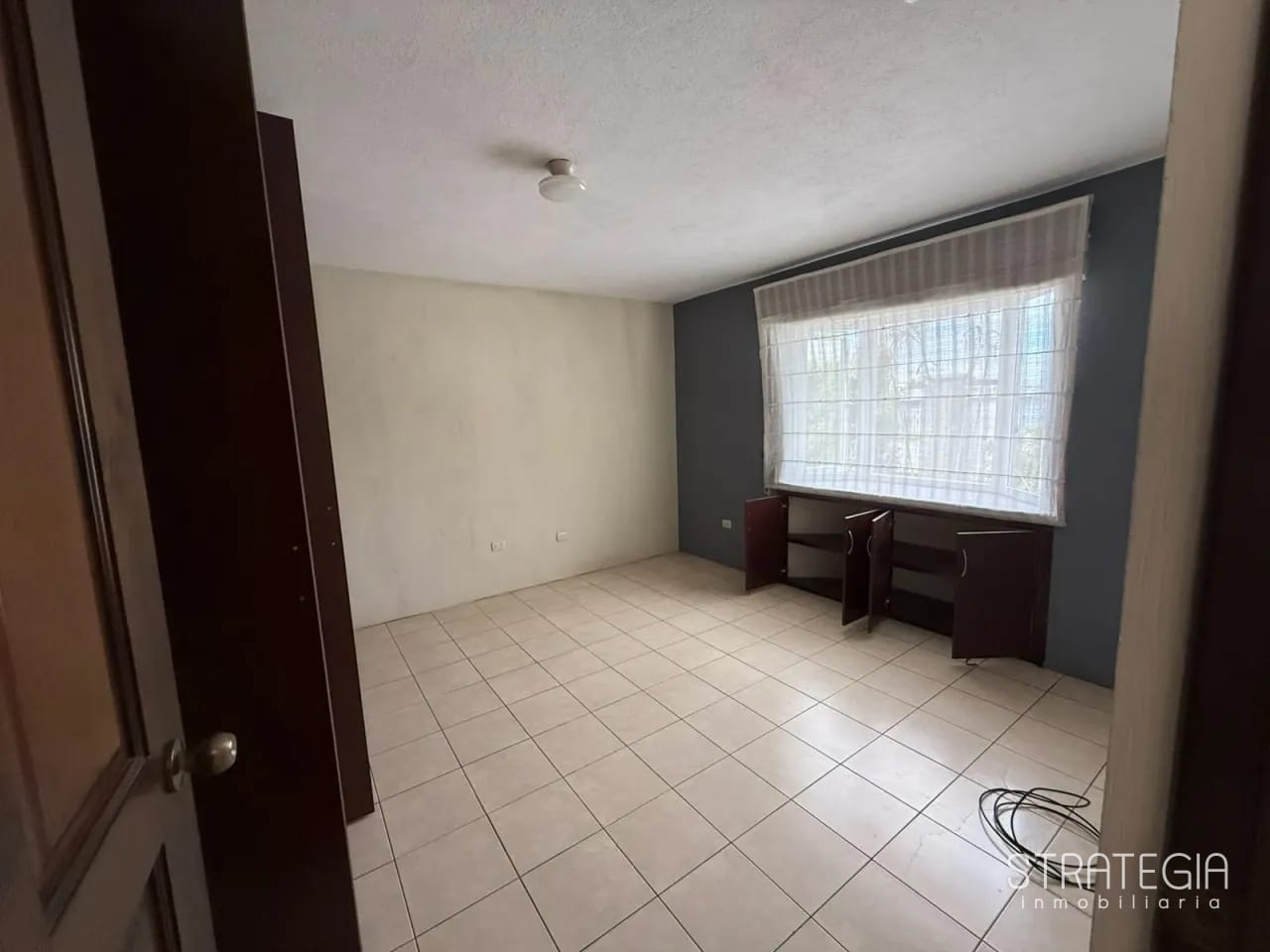 Inversionistas: Amplia Casa en Jardines de San Isidro Zona 16 — Casa en Venta en Jardines de San Isidro, Zona 16, Guatemala, Ciudad — foto 5 de 9
