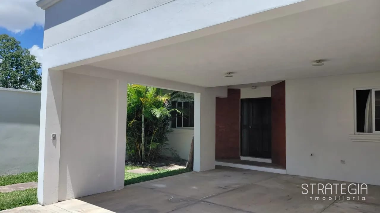 Inversionistas: Amplia Casa en Jardines de San Isidro Zona 16 — Casa en Venta en Jardines de San Isidro, Zona 16, Guatemala, Ciudad — foto 1 de 9