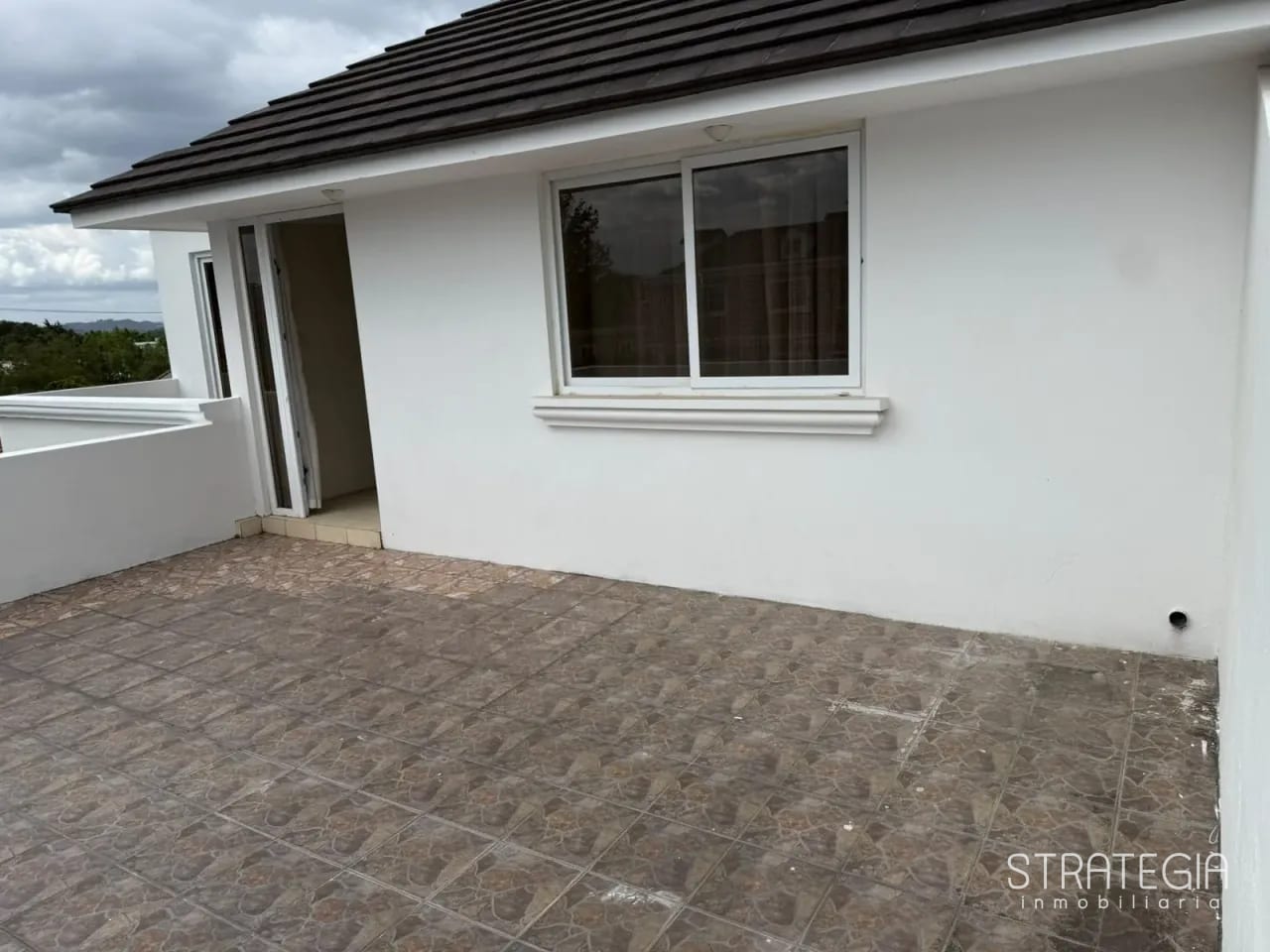 Inversionistas: Amplia Casa en Jardines de San Isidro Zona 16 — Casa en Venta en Jardines de San Isidro, Zona 16, Guatemala, Ciudad — foto 4 de 9