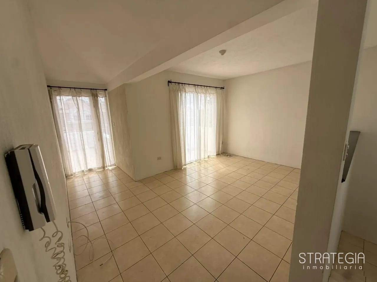 Inversionistas: Amplia Casa en Jardines de San Isidro Zona 16 — Casa en Venta en Jardines de San Isidro, Zona 16, Guatemala, Ciudad — foto 9 de 9