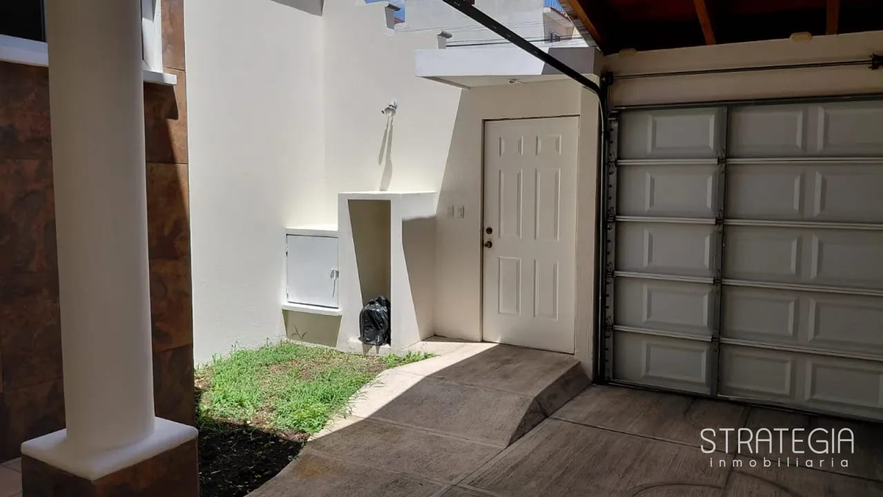 Vendo Casa Céntrica en BLVD San Isidro Zona 16 — Casa en Venta en Zona 16, Guatemala, Ciudad — foto 12 de 13