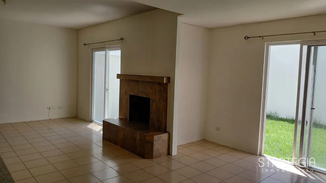 Vendo Casa Céntrica en BLVD San Isidro Zona 16 — Casa en Venta en Zona 16, Guatemala, Ciudad — foto 2 de 13