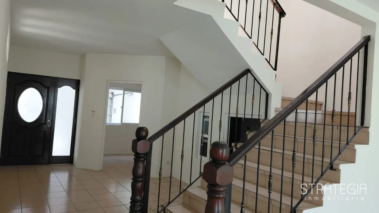 Vendo Casa Céntrica en BLVD San Isidro Zona 16 — Casa en Venta en Zona 16, Guatemala, Ciudad — foto 4 de 13
