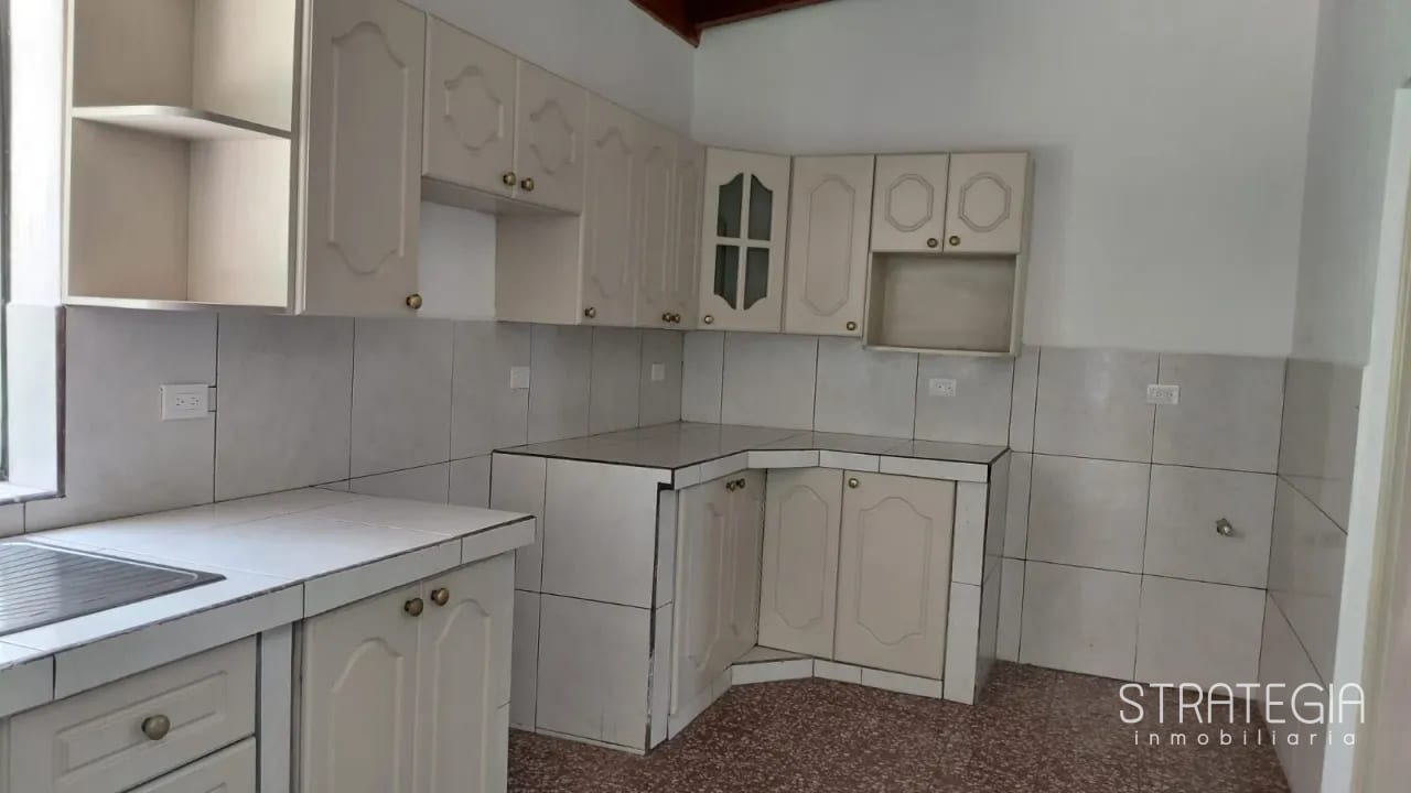 Rento Casa un Nivel km 16 CAES — Casa en Alquiler en Santa Catarina Pinula, Guatemala, Ciudad — foto 8 de 11