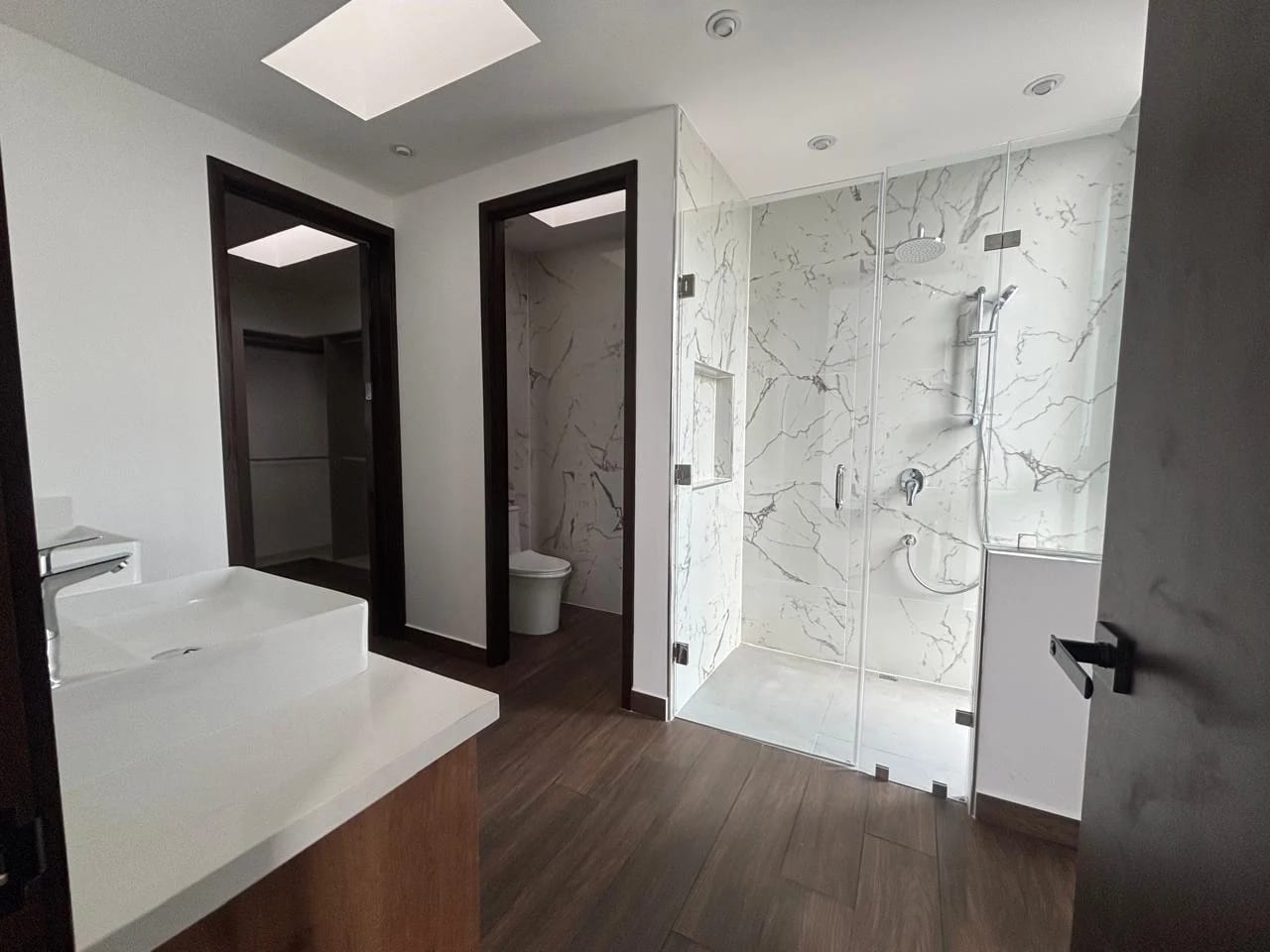 Alquilo Amplio Townhouse Condominio Molie Z.10 — Casa en Alquiler en Montys, Zona 10, Guatemala, Ciudad — foto 10 de 17