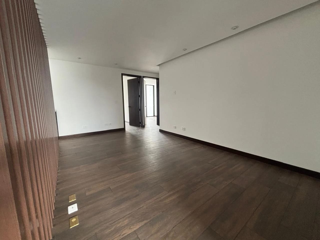 Alquilo Amplio Townhouse Condominio Molie Z.10 — Casa en Alquiler en Montys, Zona 10, Guatemala, Ciudad — foto 11 de 17