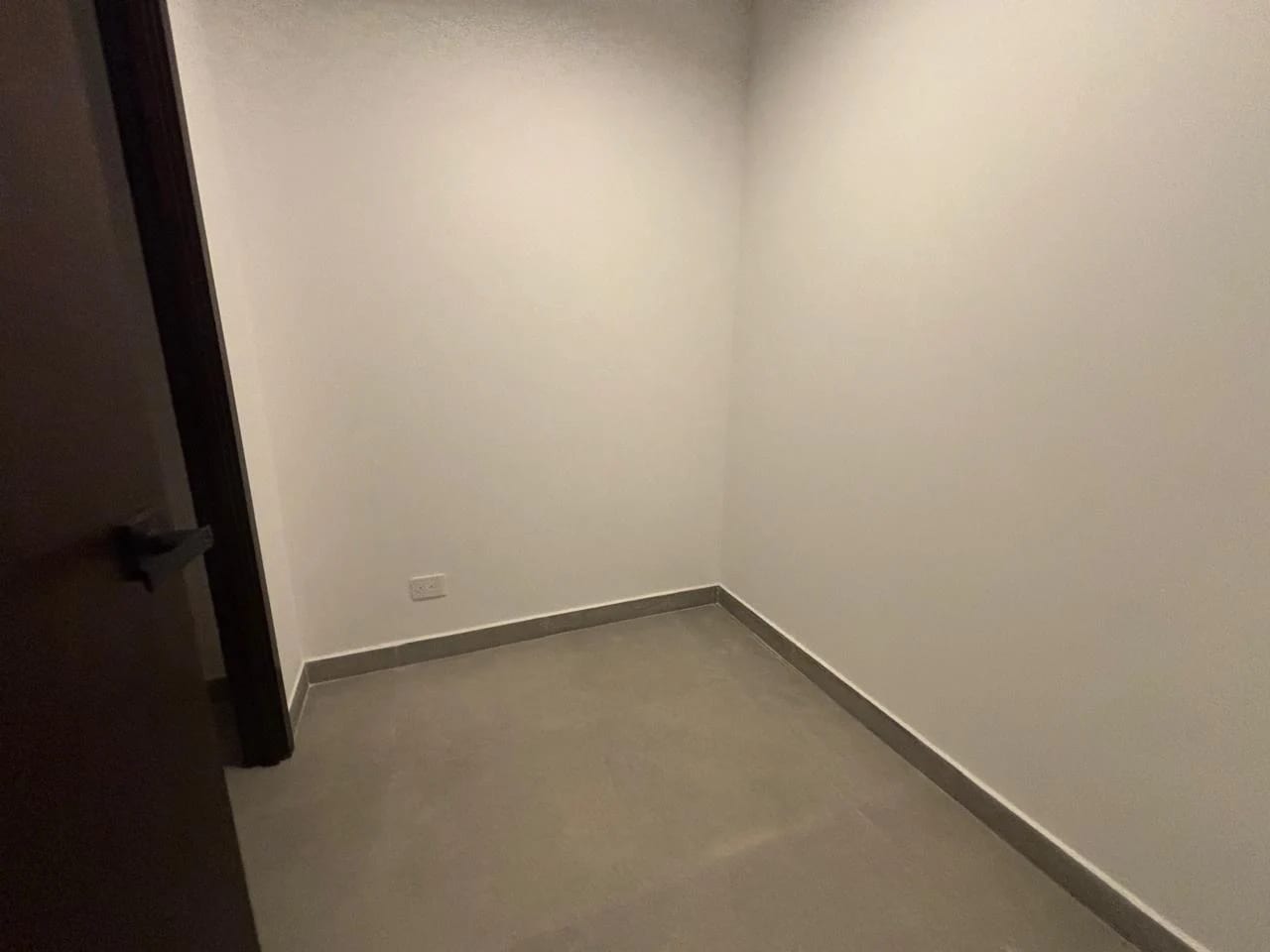 Alquilo Amplio Townhouse Condominio Molie Z.10 — Casa en Alquiler en Montys, Zona 10, Guatemala, Ciudad — foto 14 de 17