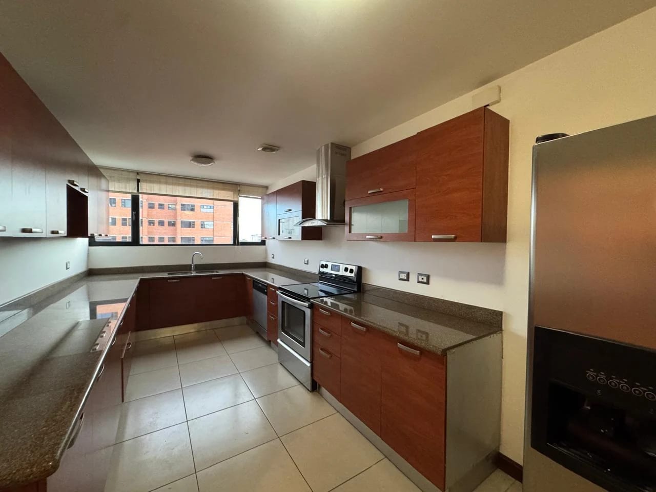 Apartamento en Renta en Torre Condesa Zona 14 — Apartamento en Alquiler en Zona 14, Guatemala, Ciudad — foto 3 de 16