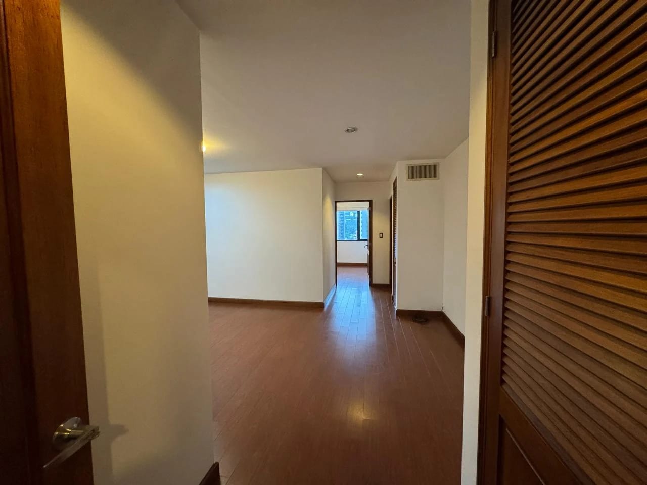 Apartamento en Renta en Torre Condesa Zona 14 — Apartamento en Alquiler en Zona 14, Guatemala, Ciudad — foto 6 de 16