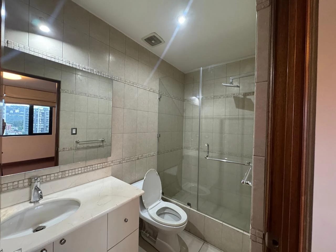 Apartamento en Renta en Torre Condesa Zona 14 — Apartamento en Alquiler en Zona 14, Guatemala, Ciudad — foto 9 de 16