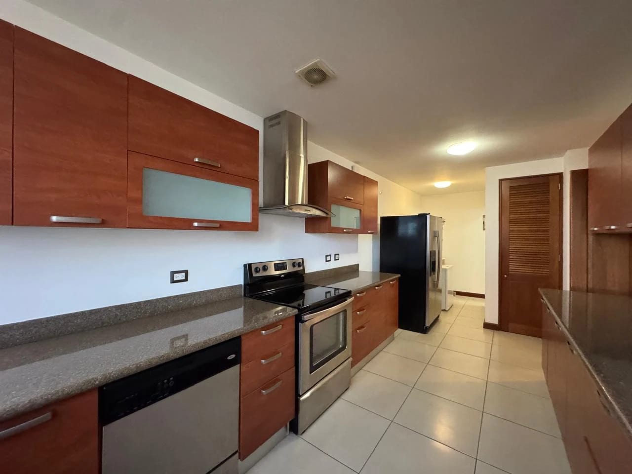 Apartamento en Renta en Torre Condesa Zona 14 — Apartamento en Alquiler en Zona 14, Guatemala, Ciudad — foto 16 de 16