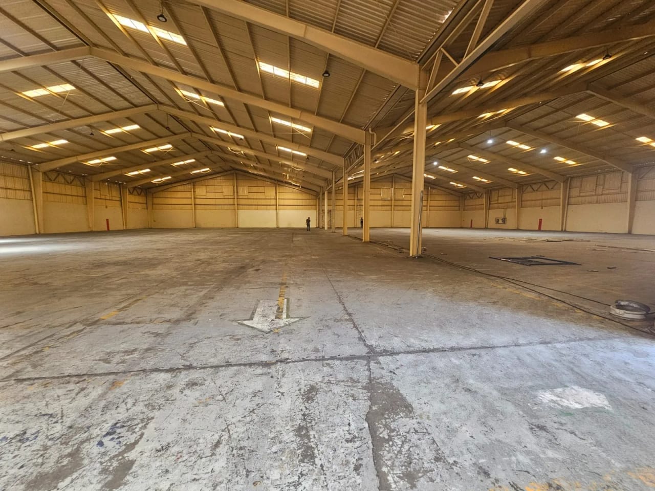 Bodega Industrial en Renta a 150 m de CA-9 Sur | 2 Andenes + Patio de — Bodega / Ofibodega en Alquiler en Villa Nueva, Guatemala, Ciudad — foto 1 de 17