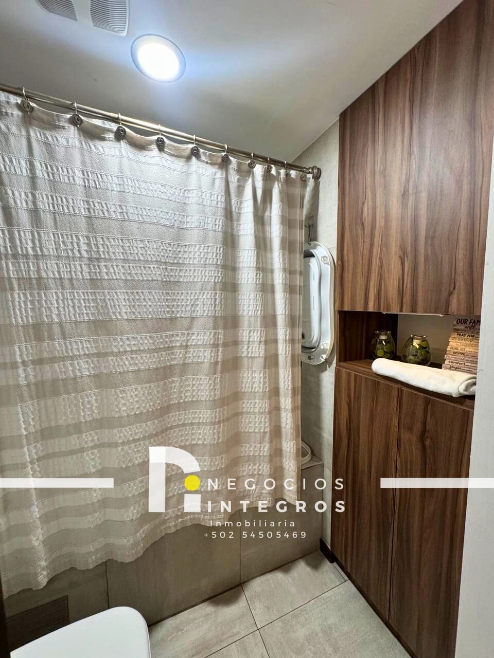 Vendo Apartamento con 5 Parqueos, Bodega, Terraza, Zona 10 — Apartamento en Venta en Zona 10, Guatemala, Ciudad — foto 15 de 17