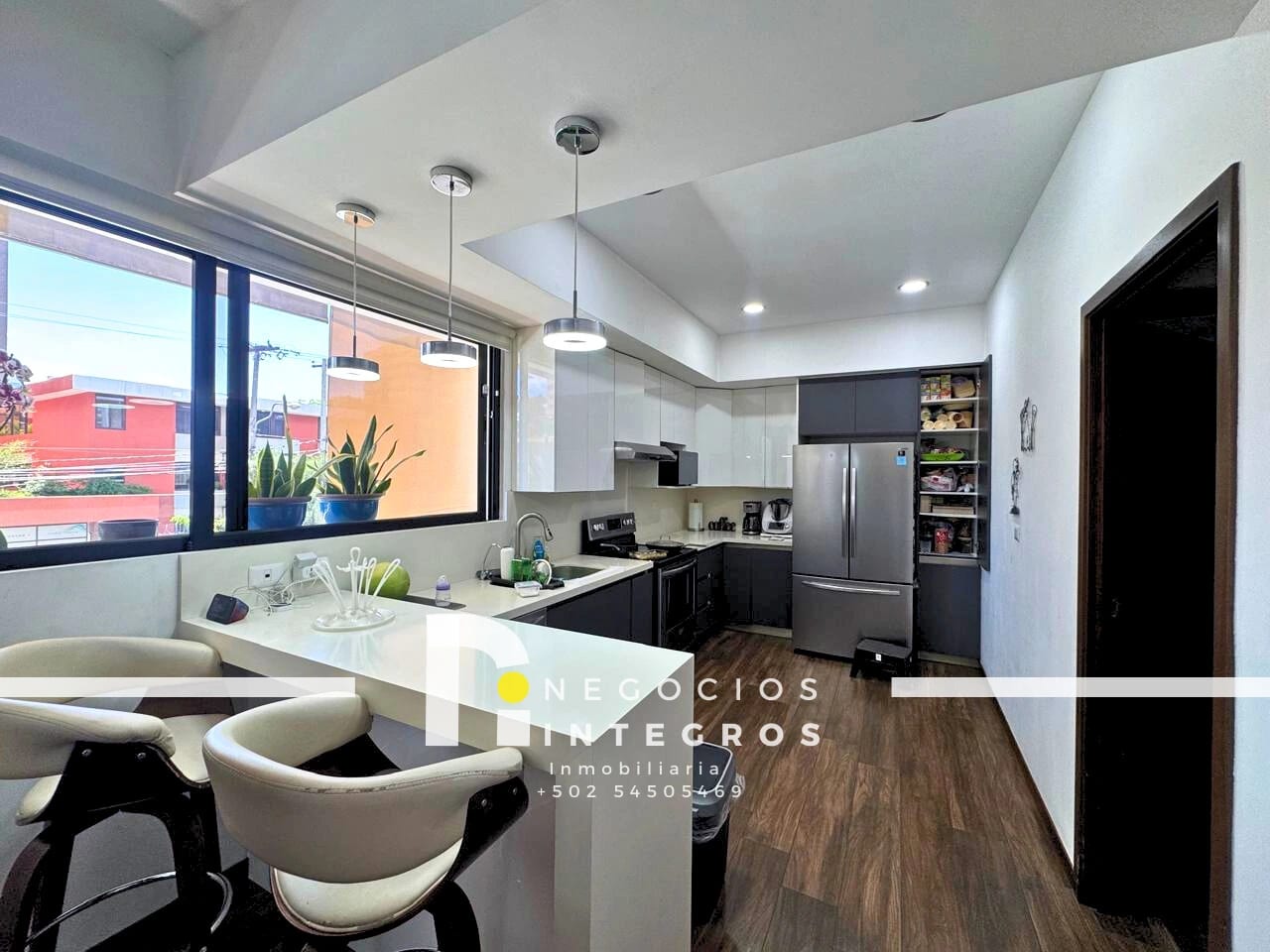 Vendo Apartamento con 5 Parqueos, Bodega, Terraza, Zona 10 — Apartamento en Venta en Zona 10, Guatemala, Ciudad — foto 4 de 17
