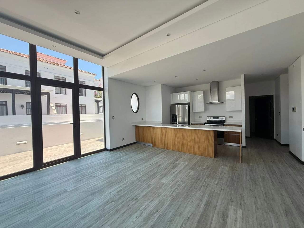 Vendo Apartamento con Terraza, Lirios de Cayala Z.16 — Apartamento en Venta en Lirios de Cayalá II, Zona 16, Guatemala, Ciudad — foto 1 de 17