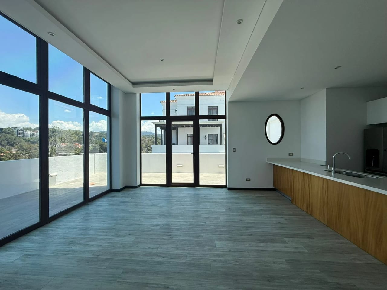 Vendo Apartamento con Terraza, Lirios de Cayala Z.16 — Apartamento en Venta en Lirios de Cayalá II, Zona 16, Guatemala, Ciudad — foto 3 de 17