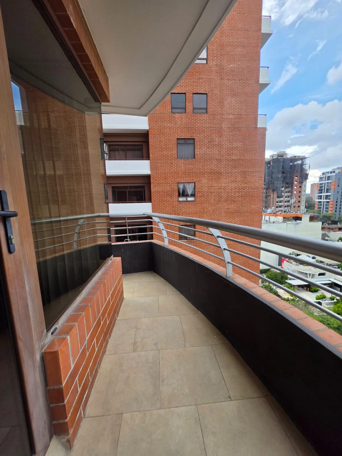Apartamento Amueblado en Alquiler Santa Maria, Balcon (j) — Apartamento en Alquiler en Santa María, Zona 10, Guatemala, Ciudad — foto 8 de 15