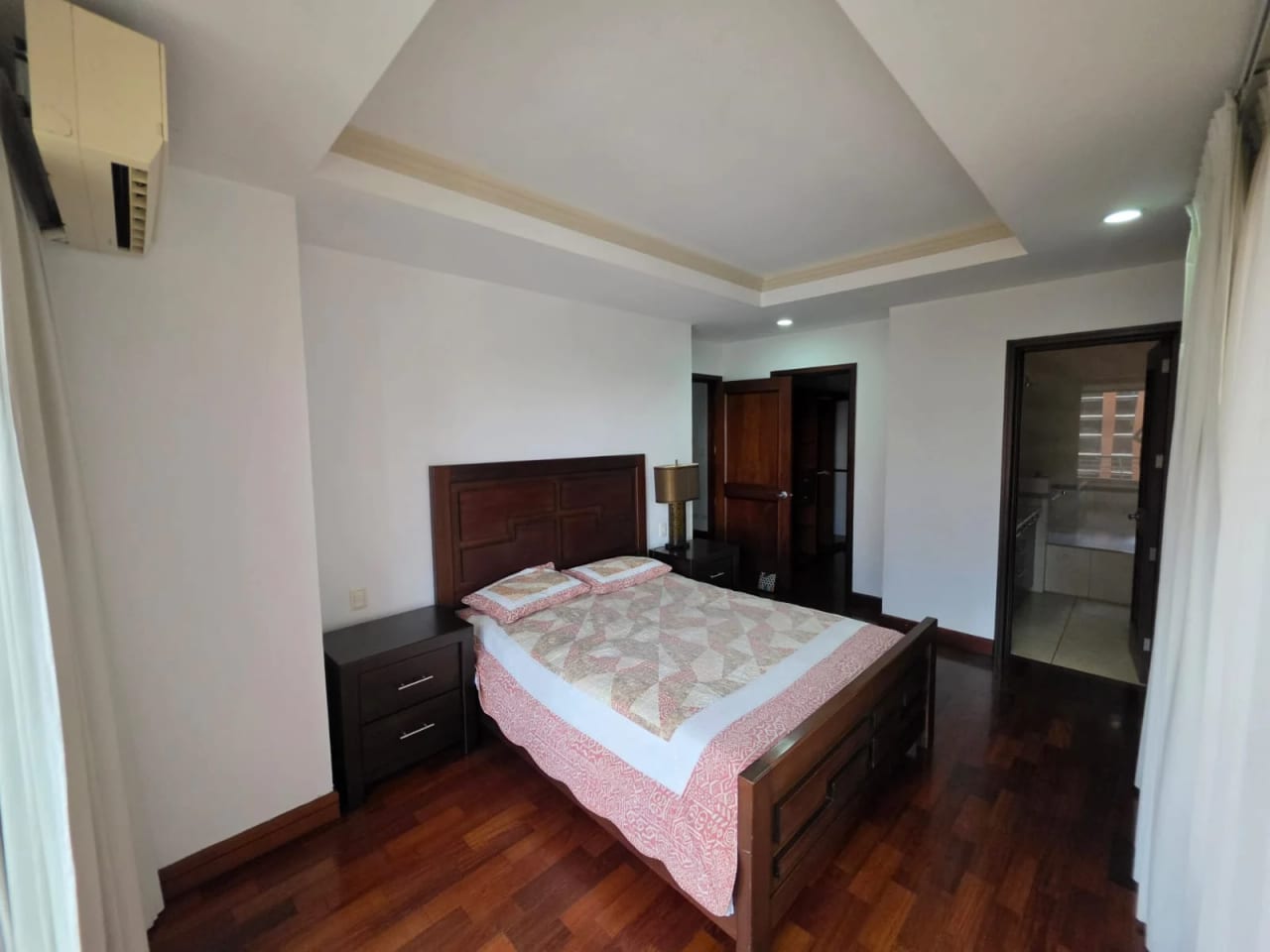 Apartamento Amueblado en Alquiler en Santa Maria Z.10, Balcón (j) — Apartamento en Venta en Santa María, Zona 10, Guatemala, Ciudad — foto 9 de 15