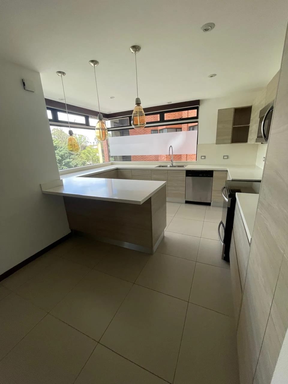 Alquiler de apartamento en Zona 14 Villa Fontana amplio y exclusivo con 400 Mt2. — Apartamento en Alquiler en Villa Fontana, Zona 14, Guatemala, Ciudad — foto 3 de 11