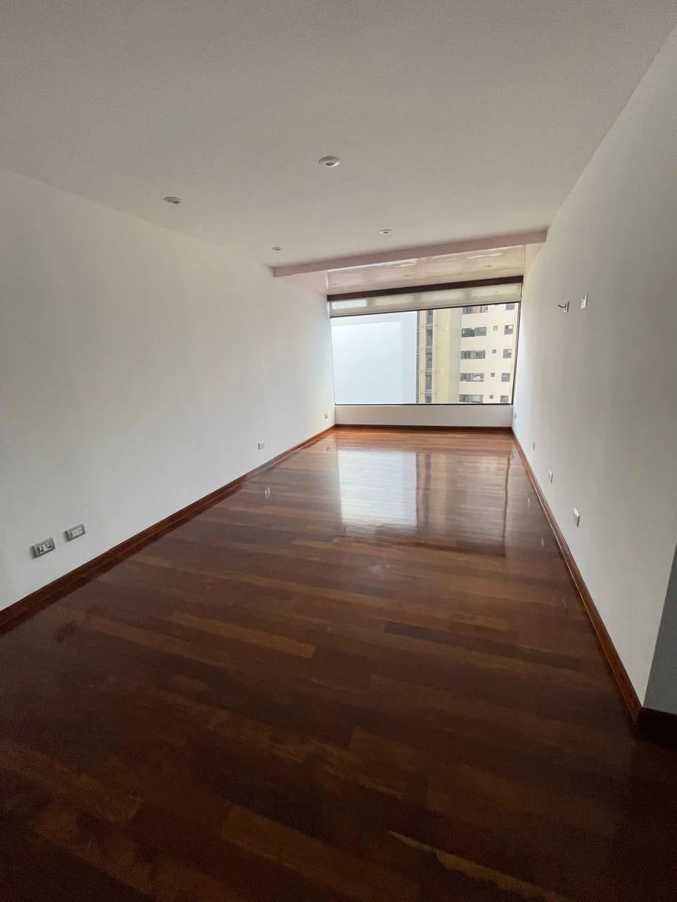 Alquiler de apartamento en Zona 14 Villa Fontana amplio y exclusivo con 400 Mt2. — Apartamento en Alquiler en Villa Fontana, Zona 14, Guatemala, Ciudad — foto 4 de 11