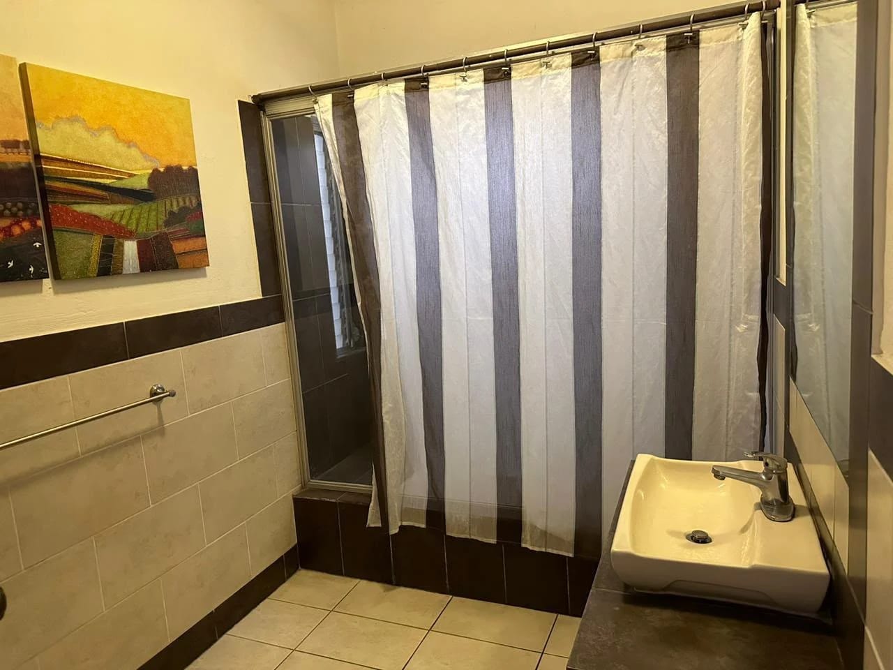Alquiler de casa en Zona 3 Colonia Bran Ideal para vivienda u oficinas con bodega dentro de garita — Casa en Alquiler en Zona 3, Guatemala, Ciudad — foto 13 de 15