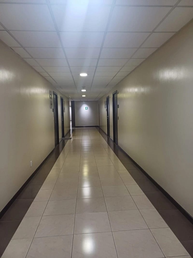 Alquilo Oficina Zona 10 Torino Amueblada Sobre 20 Calle de 90 M2 — Oficina en Alquiler en Torino, Zona 10, Guatemala, Ciudad — foto 9 de 10