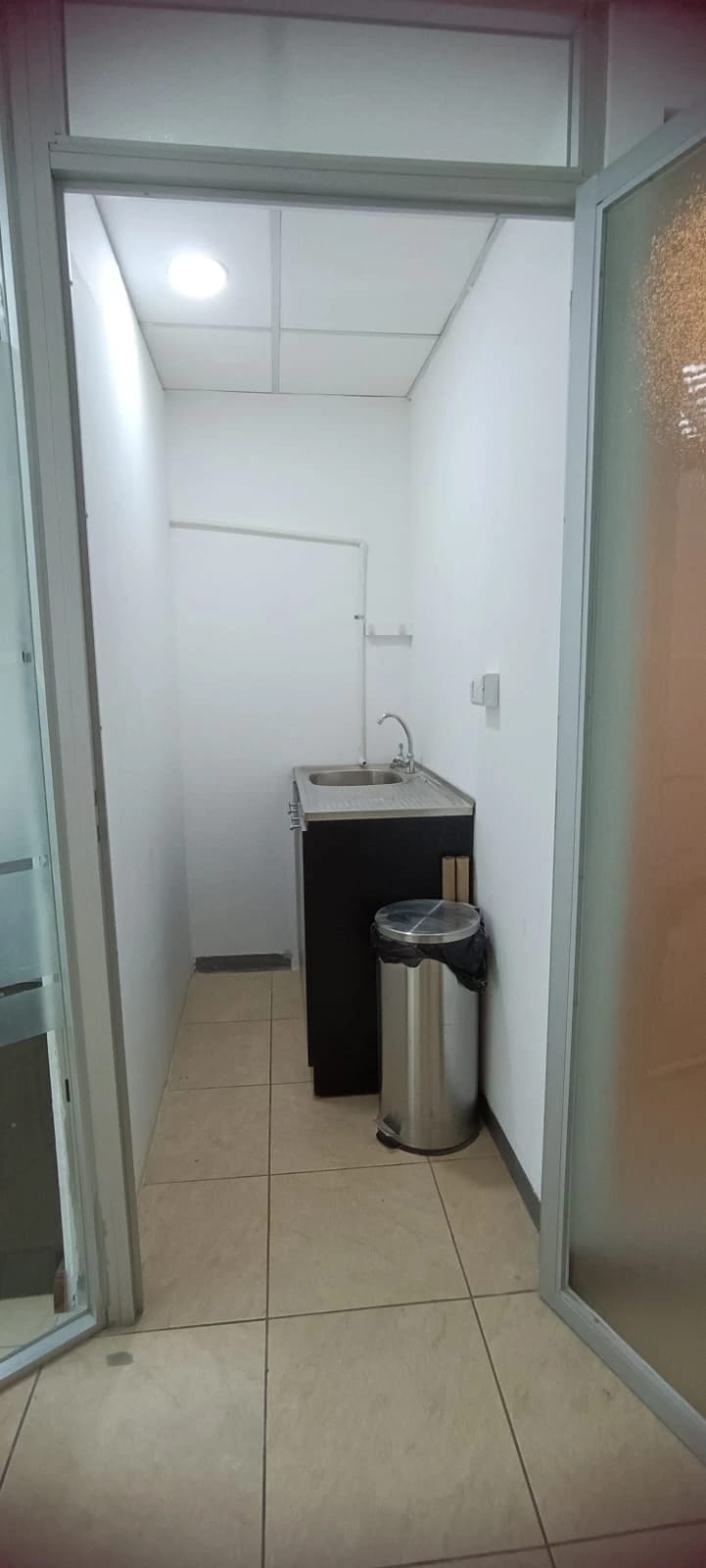Alquilo Oficina Zona 10 Torino Amueblada Sobre 20 Calle de 90 M2 — Oficina en Alquiler en Torino, Zona 10, Guatemala, Ciudad — foto 8 de 10