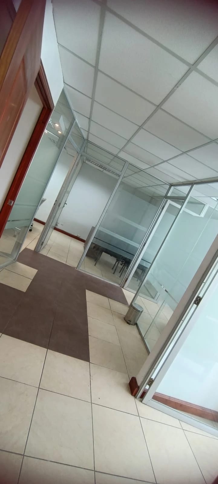 Alquilo Oficina Zona 10 Torino Amueblada Sobre 20 Calle de 90 M2 — Oficina en Alquiler en Torino, Zona 10, Guatemala, Ciudad — foto 5 de 10