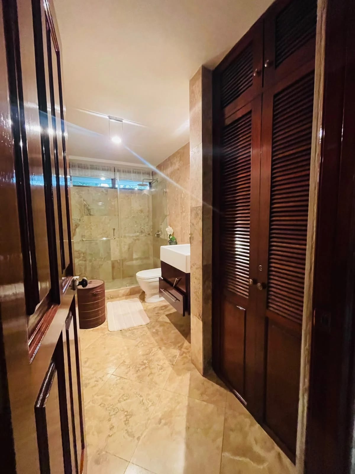 Venta de Amplio apartamento en zona 14 Bonaire, 3 dormitorios y dormit — Apartamento en Venta en Bonaire, Zona 14, Guatemala, Ciudad — foto 14 de 17