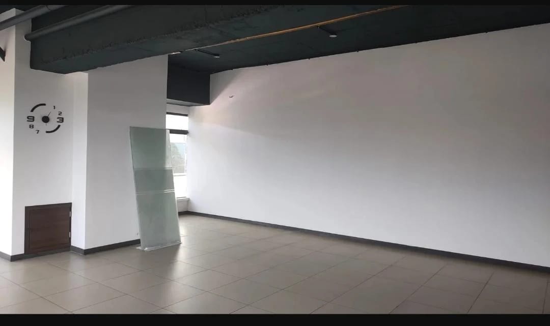 Venta de oficina en Centro Corporativo Muxbal 131 Mt2. — Oficina en Venta en Muxbal, Guatemala, Ciudad — foto 2 de 5
