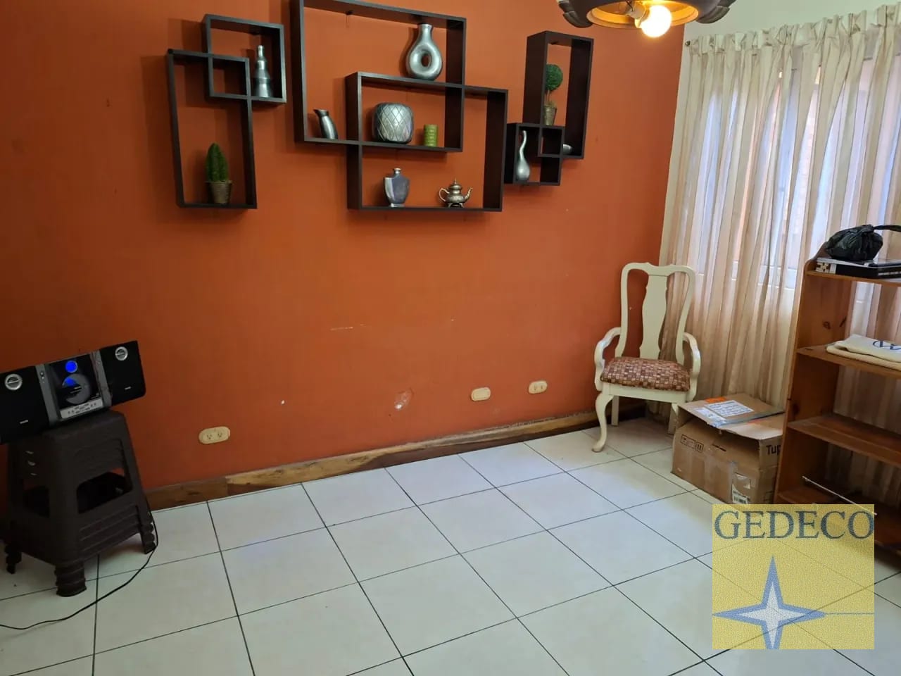 Exclusiva y amplia casa en venta, en Bosques de San Nicolás. — Casa en Venta en Bosques de San Nicolás, Zona 4 Mixco, Guatemala, Ciudad — foto 2 de 13