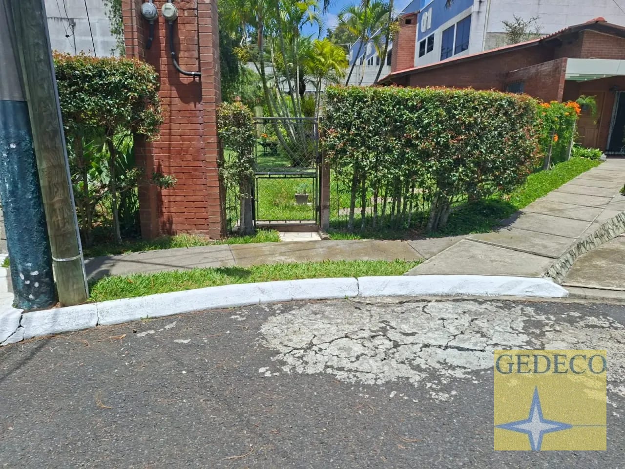 Exclusiva y amplia casa en venta, en Bosques de San Nicolás. — Casa en Venta en Bosques de San Nicolás, Zona 4 Mixco, Guatemala, Ciudad — foto 5 de 13