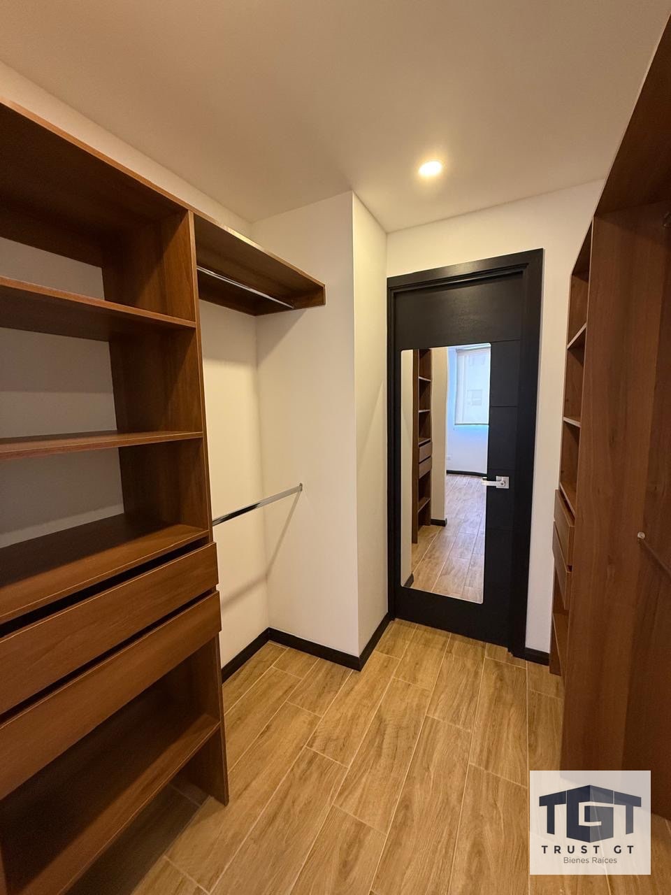 Apartamento en renta zona 13 Essenza — Apartamento en Alquiler en Zona 13, Guatemala, Ciudad — foto 1 de 8