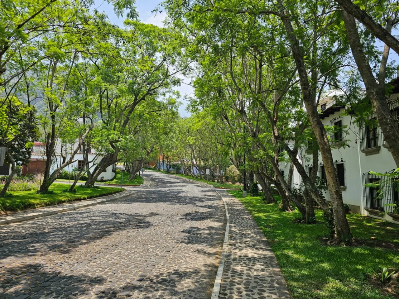 Terreno de esquina boulevard principal Bella Vista — Terreno en Venta en Jocotenango, Sacatepéquez — foto 1 de 6