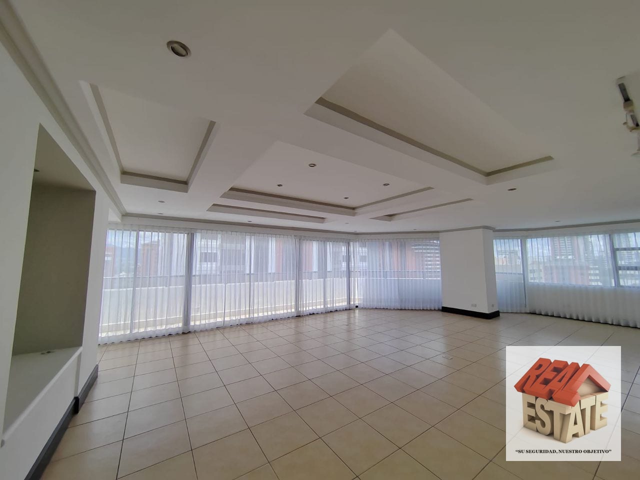 Pacífica Plaza alquilo amplio apartamento 300m2 rodeado balcón ha — Apartamento en Alquiler en La Cañada, Zona 14, Guatemala, Ciudad — foto 1 de 17