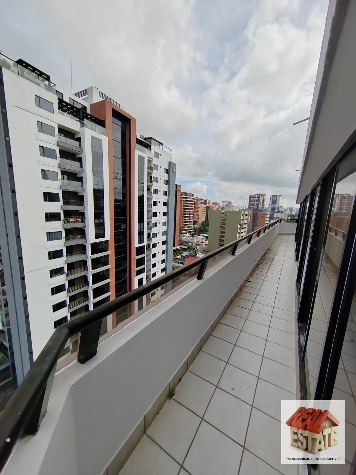 Pacífica Plaza alquilo amplio apartamento 300m2 rodeado balcón ha — Apartamento en Alquiler en La Cañada, Zona 14, Guatemala, Ciudad — foto 17 de 17