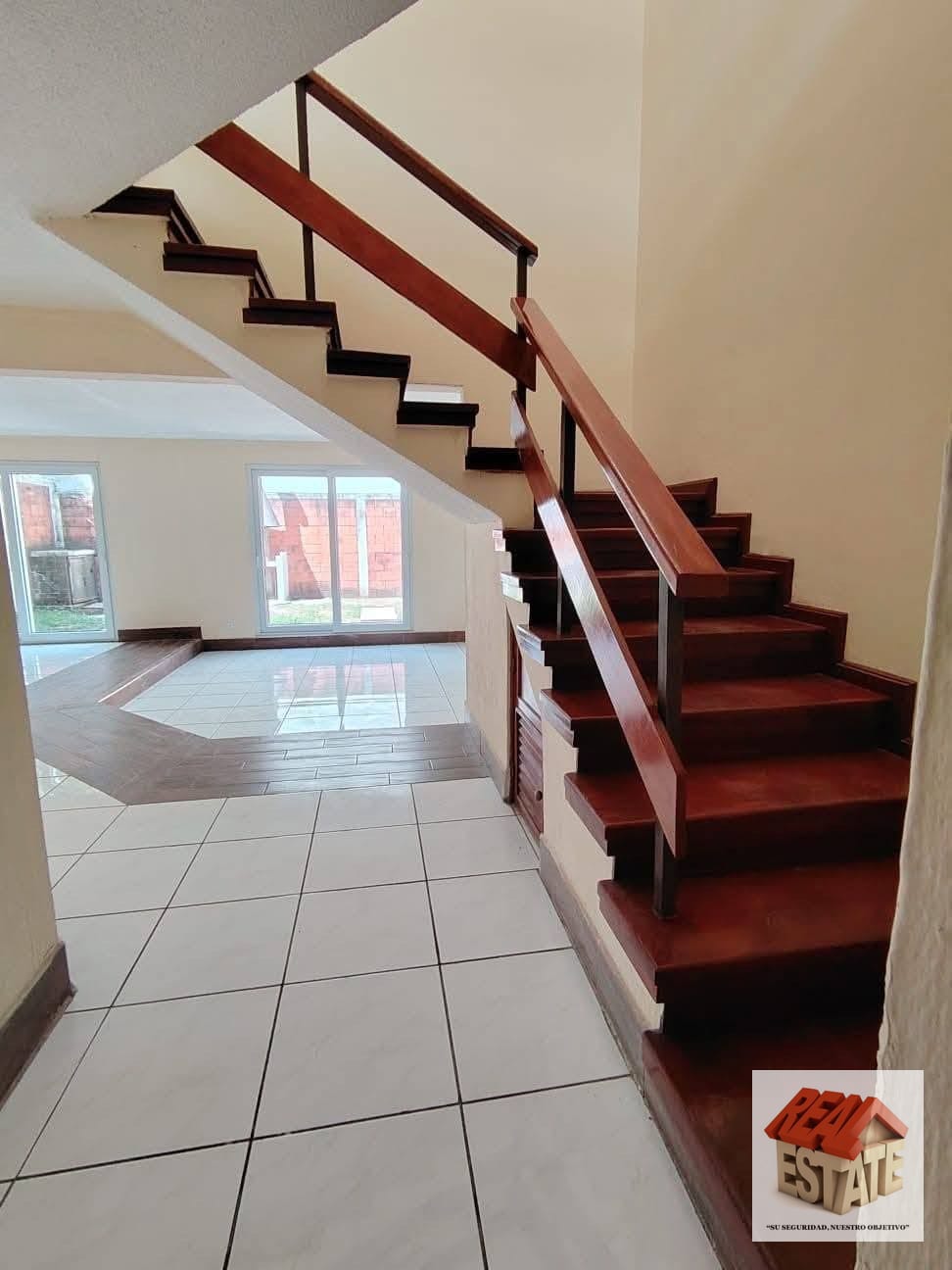 Las Charcas alquilo oficinas/vivienda 300m2 construcción — Casa en Alquiler en Las Charcas, Zona 11, Guatemala, Ciudad — foto 1 de 8